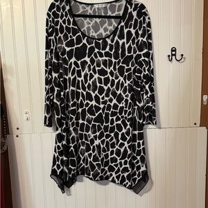 Black and White Animal Print Women's Top Sz 3x